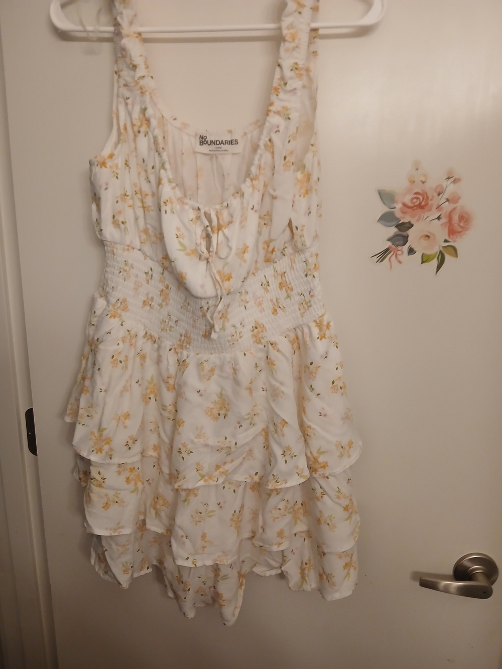 No Boundaries Womans White Floral Ruffled ROMPER Size L